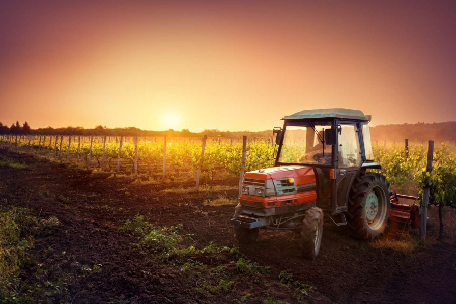 Transport Wallgroup | Tractor Bij Zonsondergang Fotobehang