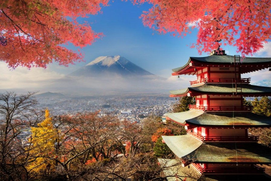 Architectuur Wallgroup | Japans Gebouw Met De Berg Fuji Op De Achtergrond Fotobehang