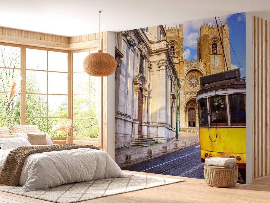 Architectuur Wallgroup | Oude Gele Tram In Lissabon Fotobehang