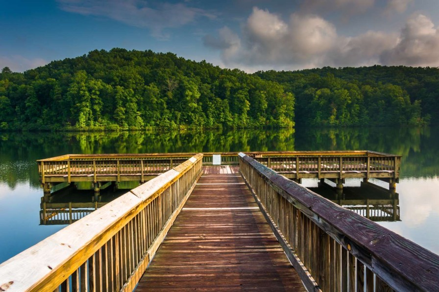 Landschap Wallgroup | Pier Op Een Rustgevend Meer Fotobehang