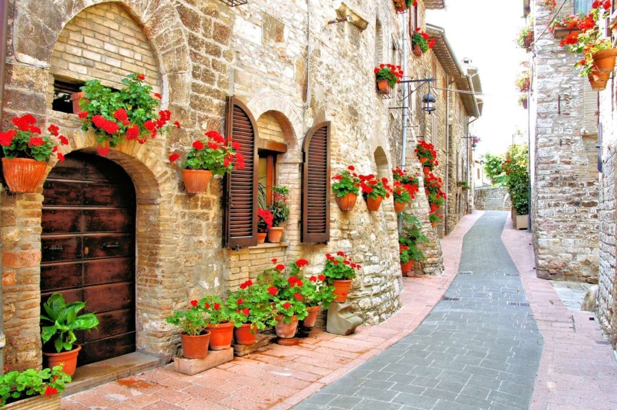 Architectuur Wallgroup | Italiaans Straatje Met Veel Bloemen Fotobehang