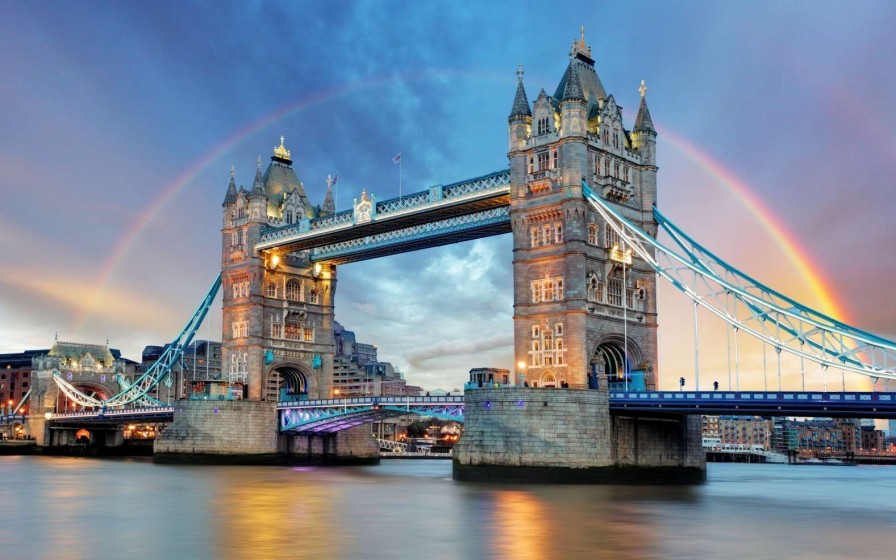 Architectuur Wallgroup | De London Tower Bridge Onder Een Regenboog Fotobehang