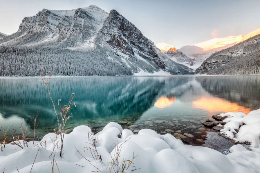 Landschap Wallgroup | Lake Louise In Canada Fotobehang