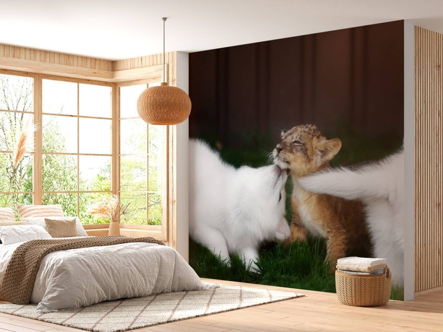 Dieren Wallgroup | Welpje Speelt Met Zwitserse Witte Herders Fotobehang