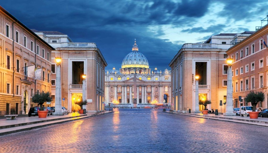 Architectuur Wallgroup | Avond In Het Vaticaan Fotobehang