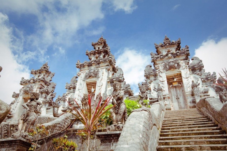 Architectuur Wallgroup | De Pura Lempuyang Tempel In Bali Fotobehang