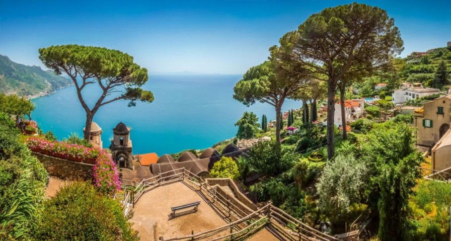 Landschap Wallgroup | Uitzicht Foto Aan De Kust Van Italie Fotobehang