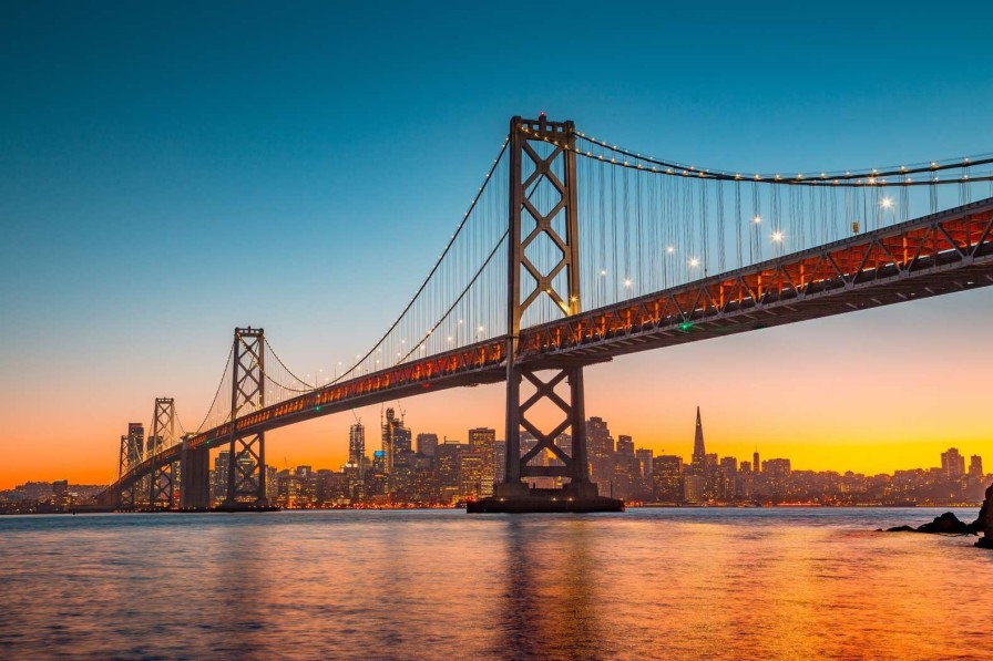 Architectuur Wallgroup | San Francisco-Oakland Bay Bridge In De Avond Fotobehang