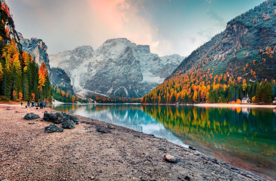 Landschap Wallgroup | Kleurrijke Bomen In Een Italiaans Berglandschap Fotobehang