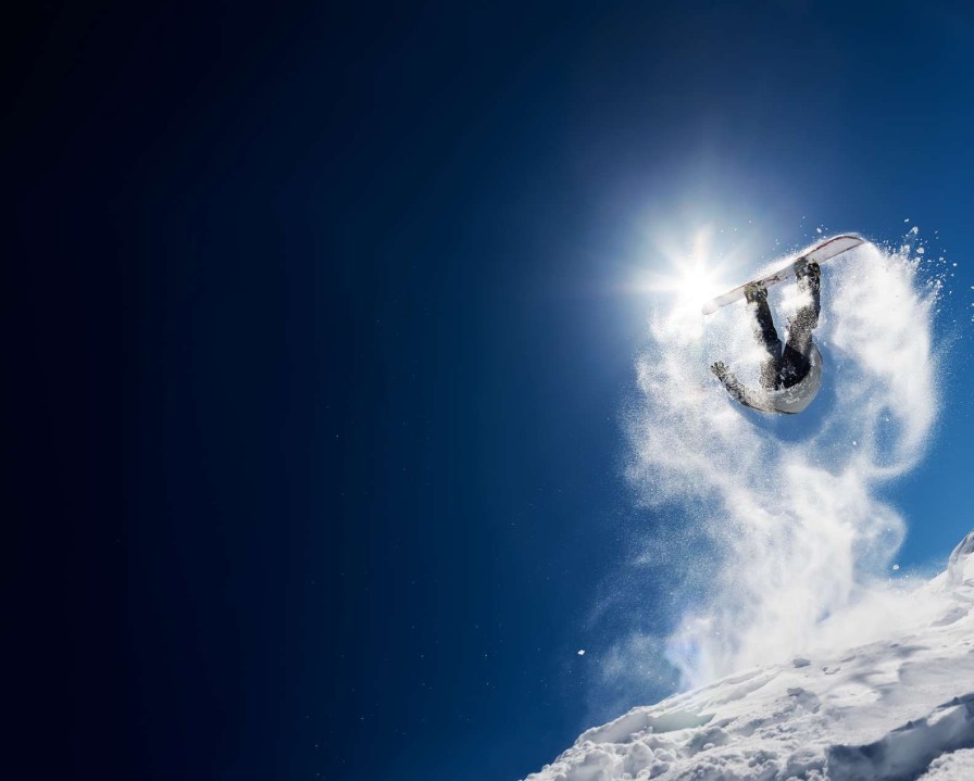 Sport Wallgroup | Snowboarder Maakt Een Backflip Fotobehang