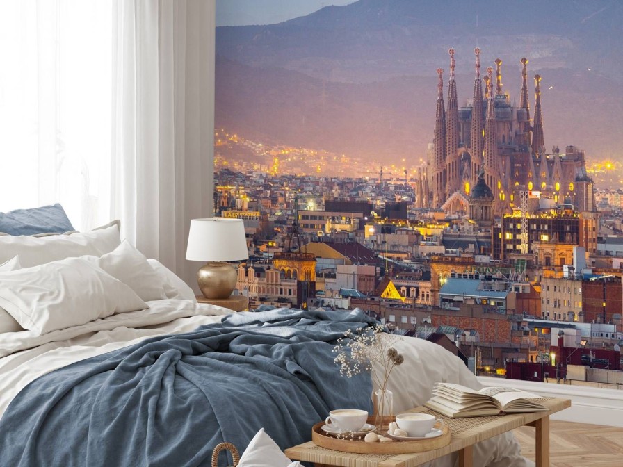 Architectuur Wallgroup | Barcelona Met De Sagrada Familia In De Avond Fotobehang