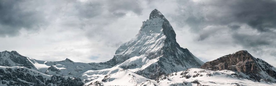 Landschap Wallgroup | Puntige Bergtop Fotobehang