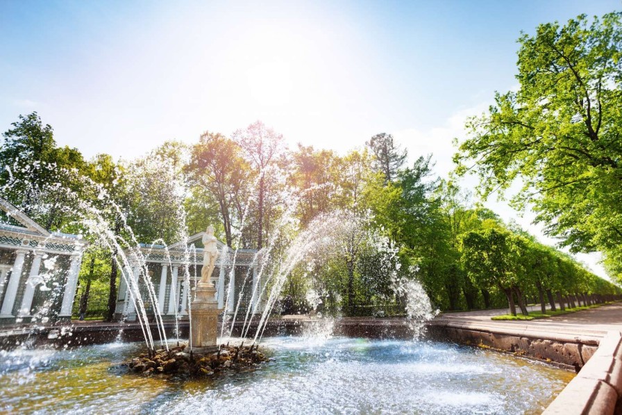 Natuur Wallgroup | Adam En Eva Fontein In Het Peterhof Fotobehang