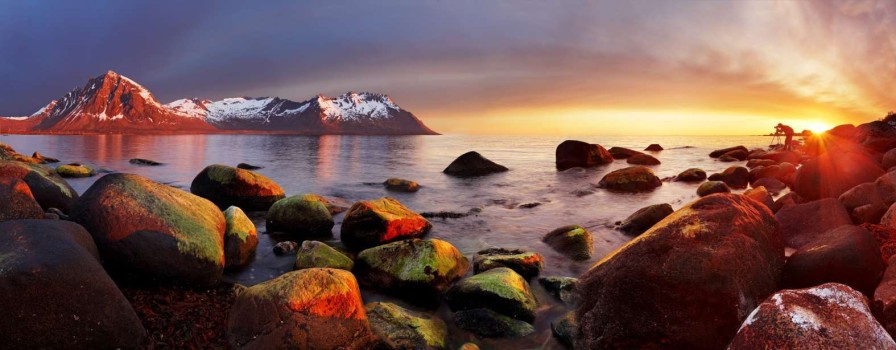 Landschap Wallgroup | Zonsondergang Aan De Kust Van Noorwegen Fotobehang