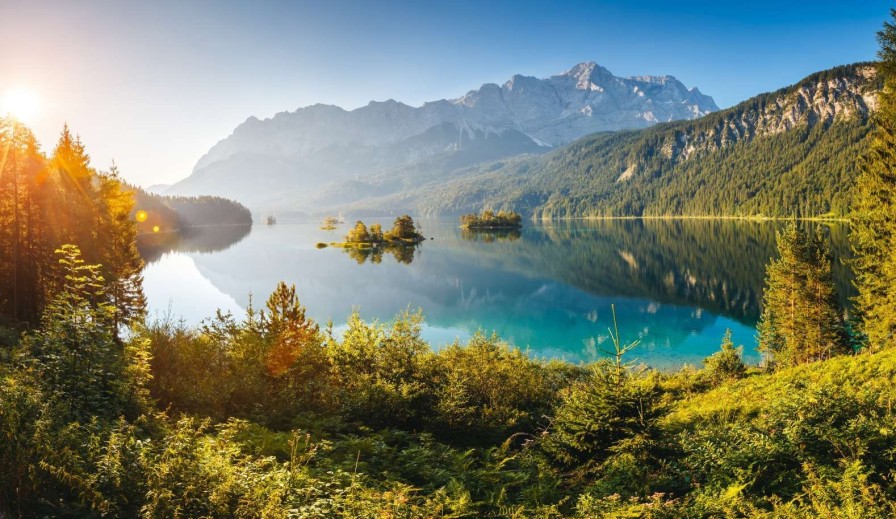 Landschap Wallgroup | Een Zomers Berglandschap Met Een Meer Fotobehang