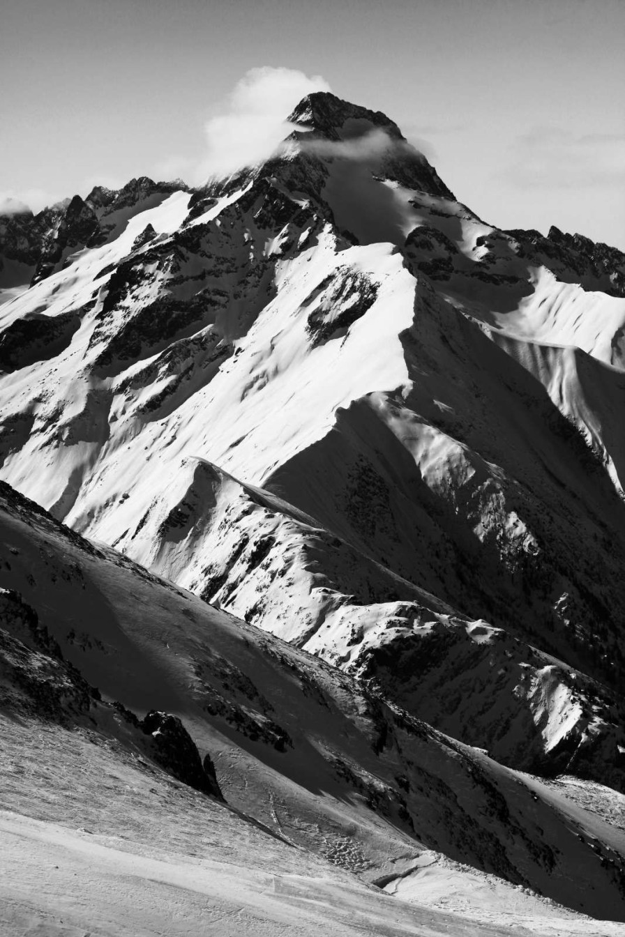 Landschap Wallgroup | Berg In Zwart-Wit Fotobehang