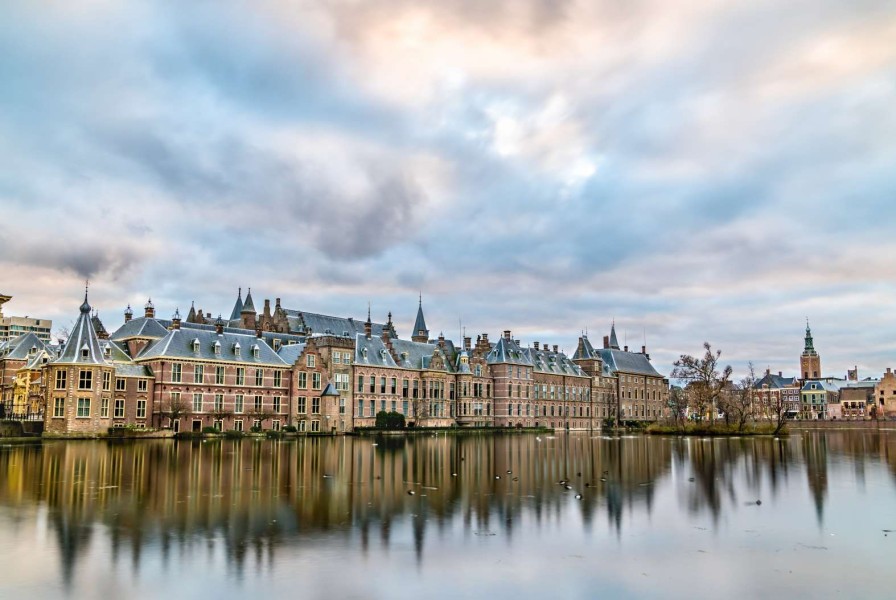 Architectuur Wallgroup | Hofvijver In Den Haag Fotobehang