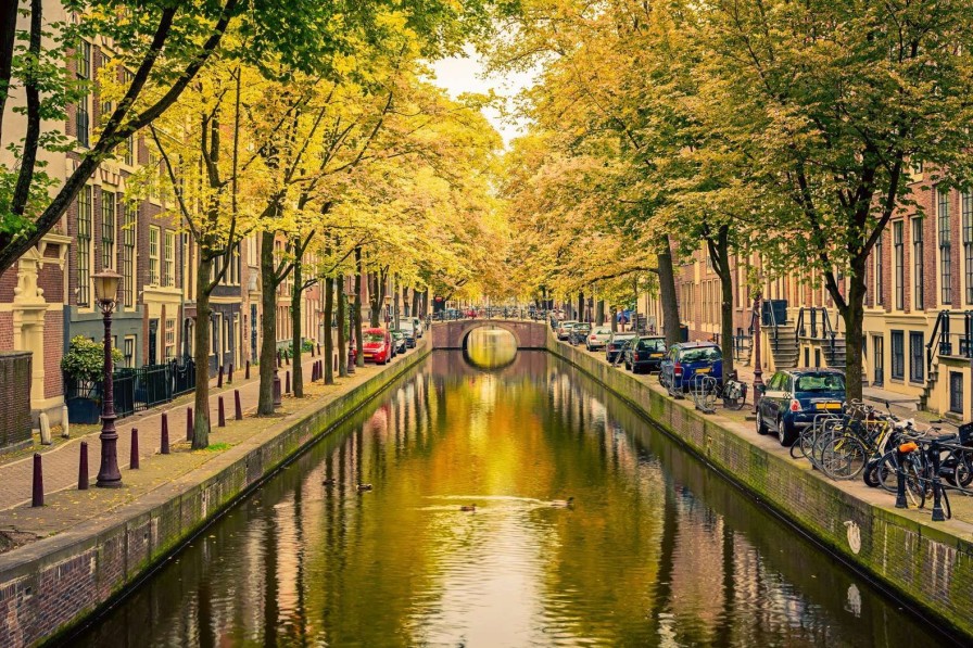 Architectuur Wallgroup | Brug Over Een Kanaal In Amsterdam Fotobehang