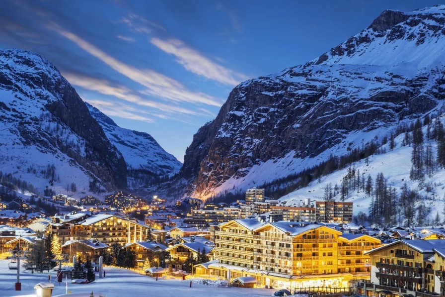 Landschap Wallgroup | Skioord In De Franse Alpen Fotobehang