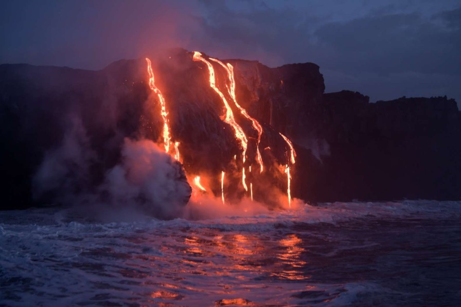 Landschap Wallgroup | Vulkaanuitbarsting In Hawaii Fotobehang