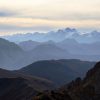 Landschap Wallgroup | Mistig Berglandschap Fotobehang