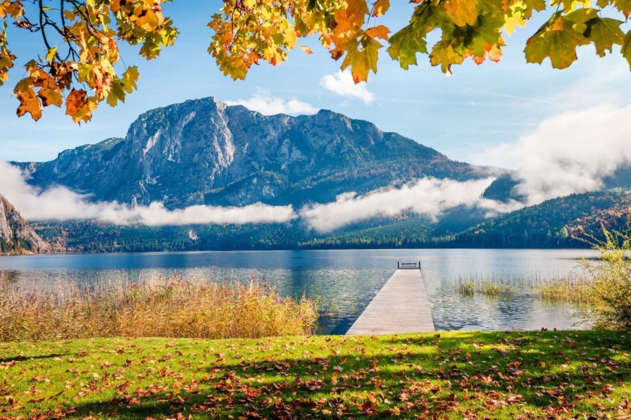 Landschap Wallgroup | Bijzonder Meer In Oostenrijk Fotobehang