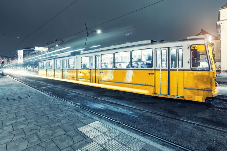 Transport Wallgroup | Gele Tram In Boedapest Fotobehang