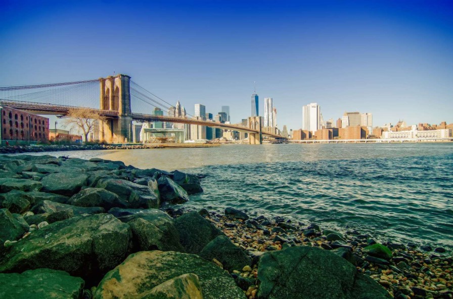 Architectuur Wallgroup | Brooklyn Bridge Met Een Skyline Op De Achtergrond Fotobehang