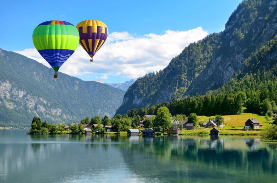 Landschap Wallgroup | Luchtballonnen Tussen De Bergen Fotobehang