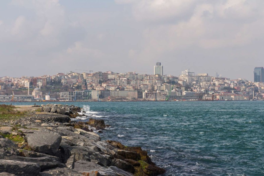 Architectuur Wallgroup | Besiktas Vanaf Het Water Fotobehang