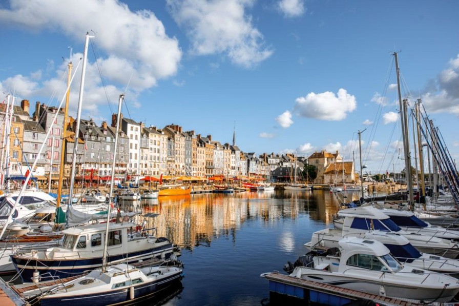 Transport Wallgroup | De Haven Van Honfleur In De Ochtend Fotobehang