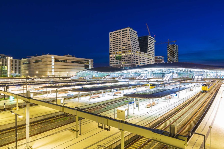 Architectuur Wallgroup | Utrecht Centraal Station In De Avond Fotobehang