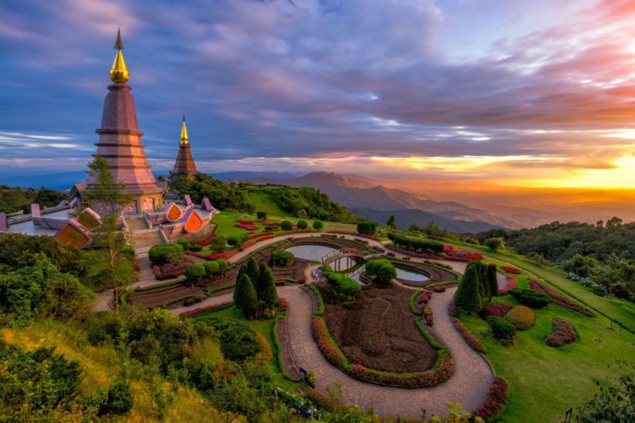 Architectuur Wallgroup | De Doi Inthanon Berg Bij Zonsondergang Fotobehang