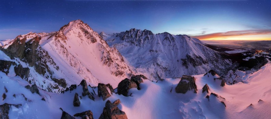 Landschap Wallgroup | Ingesneeuwd Berglandschap In Slowakije Fotobehang