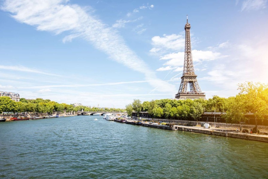 Landschap Wallgroup | Rivier Langs De Eiffeltoren Fotobehang