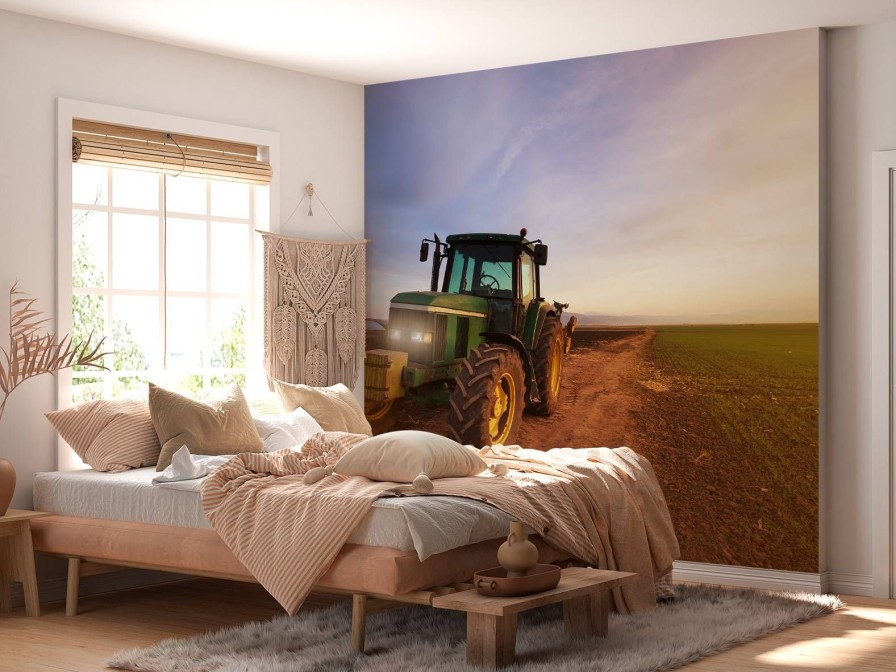 Transport Wallgroup | Tractor Op Een Landweg Fotobehang