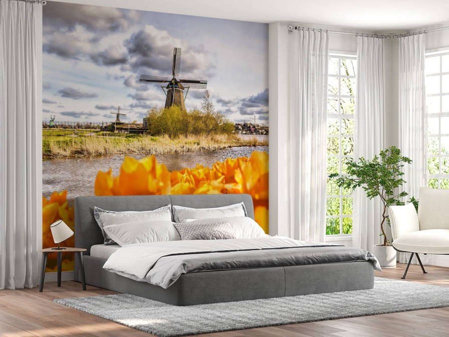 Architectuur Wallgroup | Hollandse Molen Met Oranje Tulpen Op De Voorgrond Fotobehang