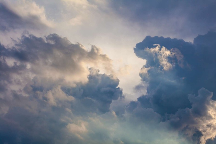 Landschap Wallgroup | Donkere Wolken Fotobehang