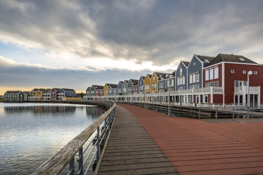 Architectuur Wallgroup | Kleurrijke Huizen In Houten Fotobehang